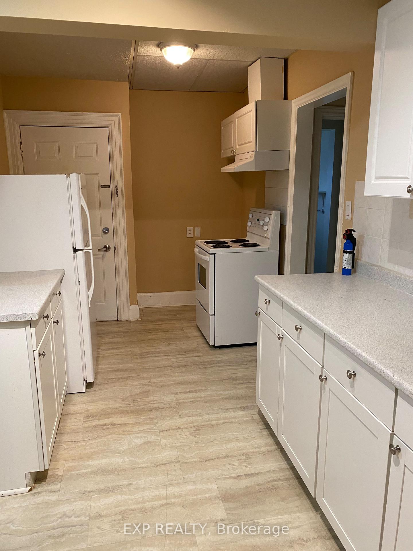 Photo 12 of Unit #WEST, 1ST, 2 South Drive, St. Catharines, Old Glenridge — HOMEH