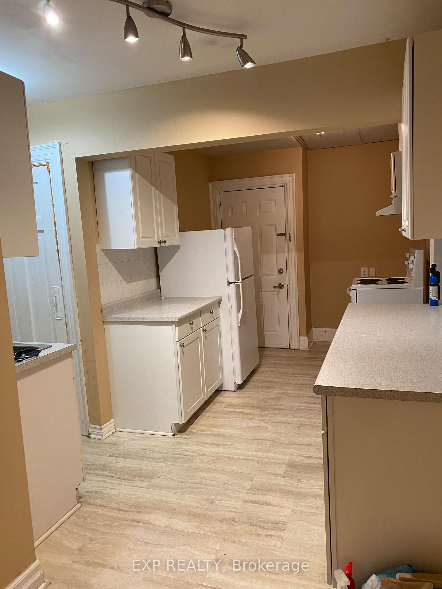 Photo 14 of Unit #WEST, 1ST, 2 South Drive, St. Catharines, Old Glenridge — HOMEH
