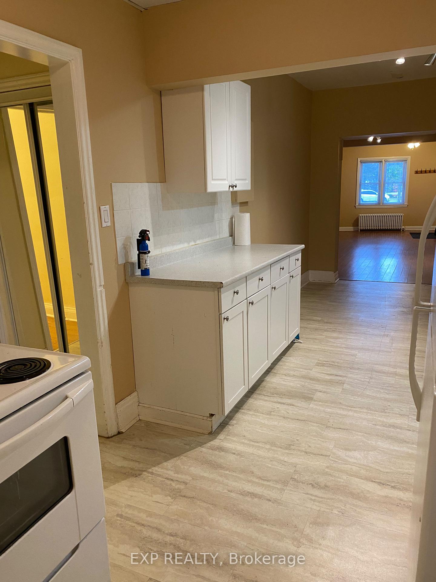 Photo 15 of Unit #WEST, 1ST, 2 South Drive, St. Catharines, Old Glenridge — HOMEH