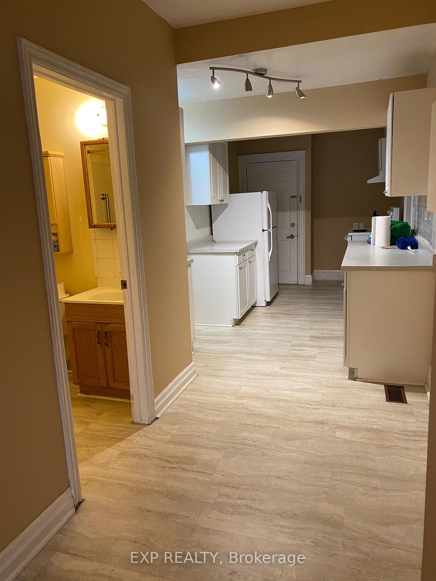 Photo 16 of Unit #WEST, 1ST, 2 South Drive, St. Catharines, Old Glenridge — HOMEH