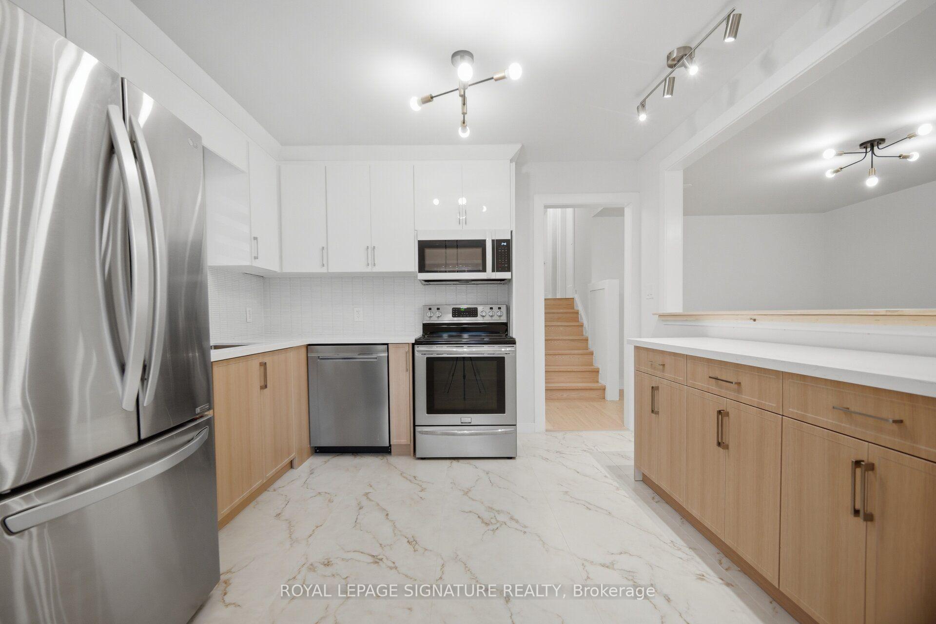 Photo 2 of 2599 Lundene Road, Mississauga, Clarkson — HOMEH