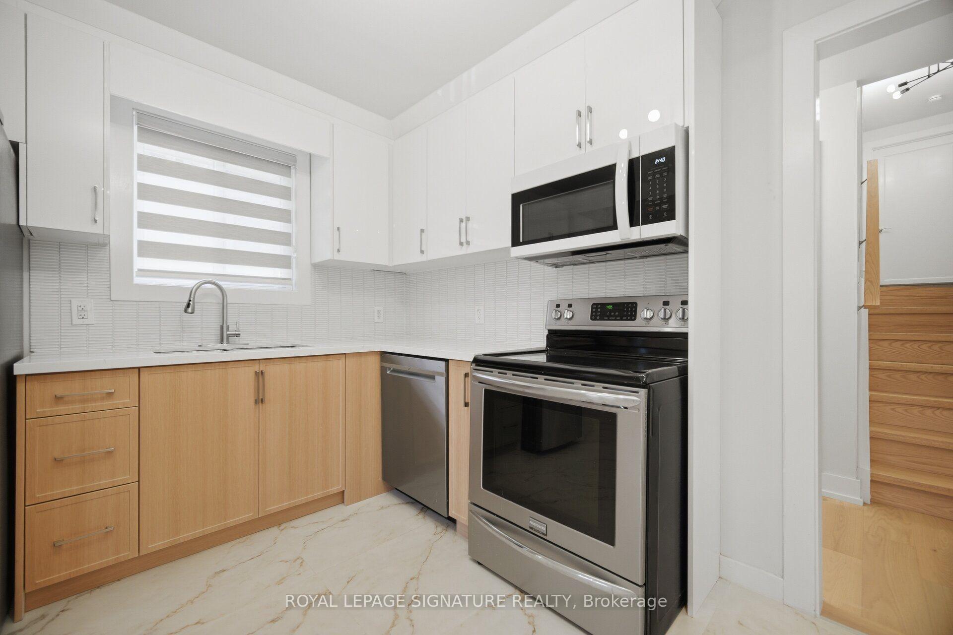 Photo 3 of 2599 Lundene Road, Mississauga, Clarkson — HOMEH