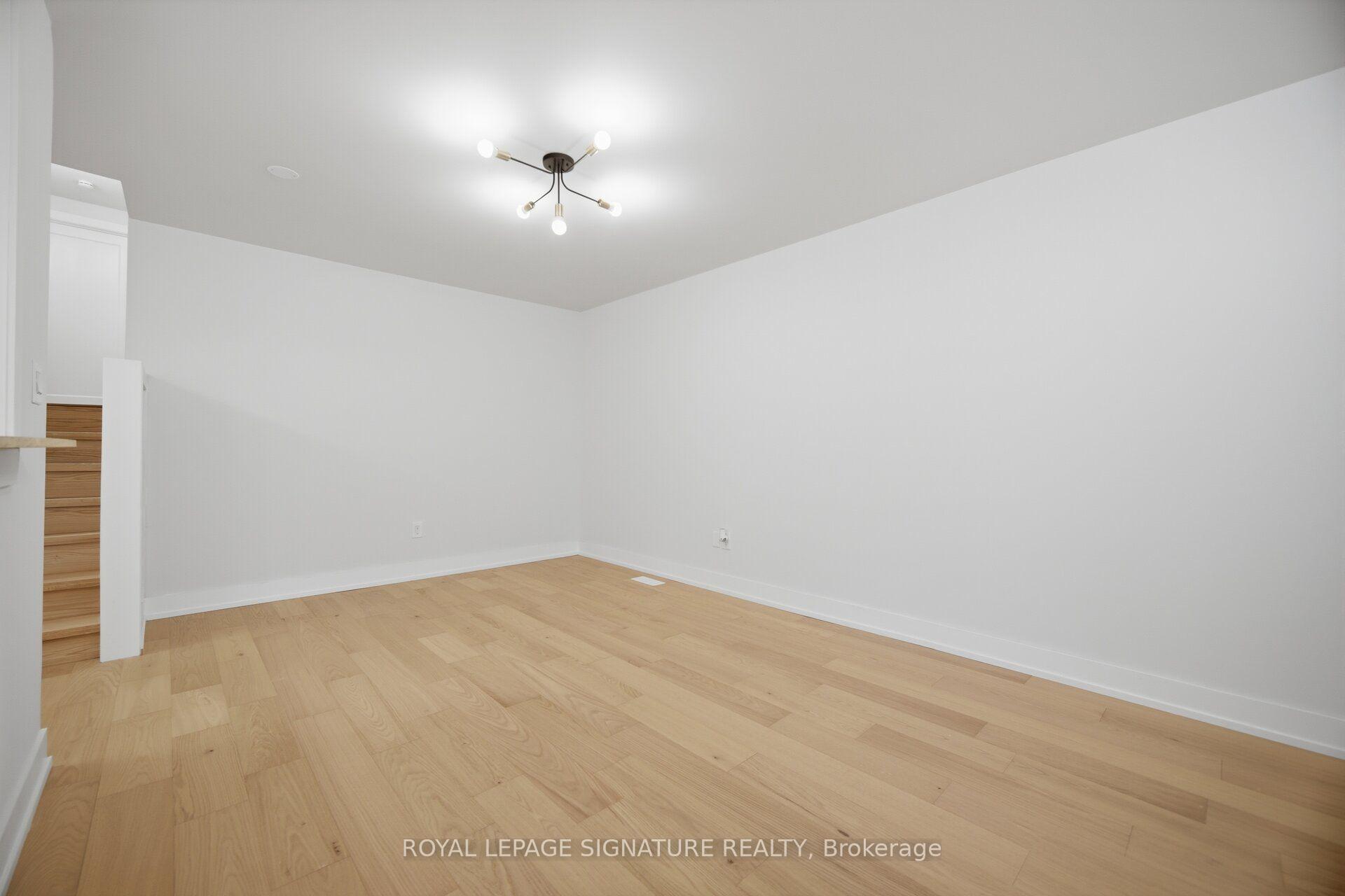 Photo 9 of 2599 Lundene Road, Mississauga, Clarkson — HOMEH
