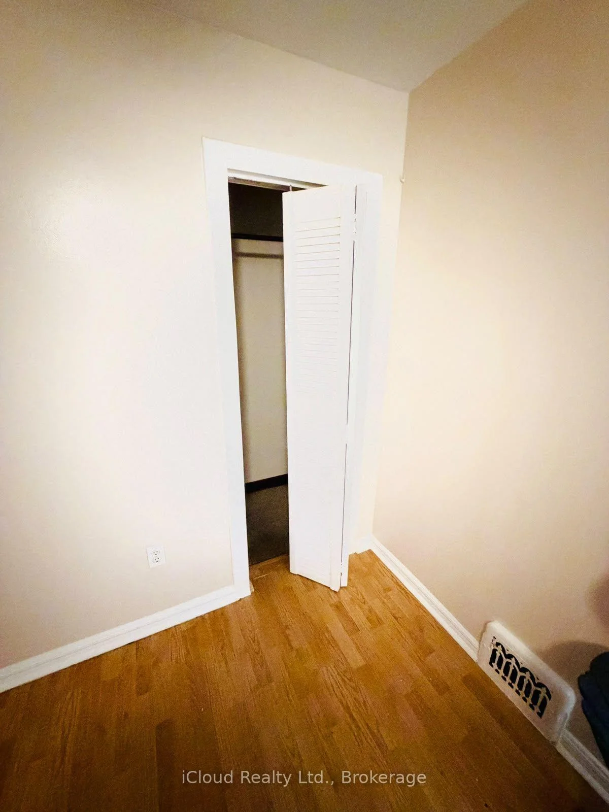 Photo 6 of Unit Main, 1176 Cannon Street E, Hamilton, Crown Point — HOMEH