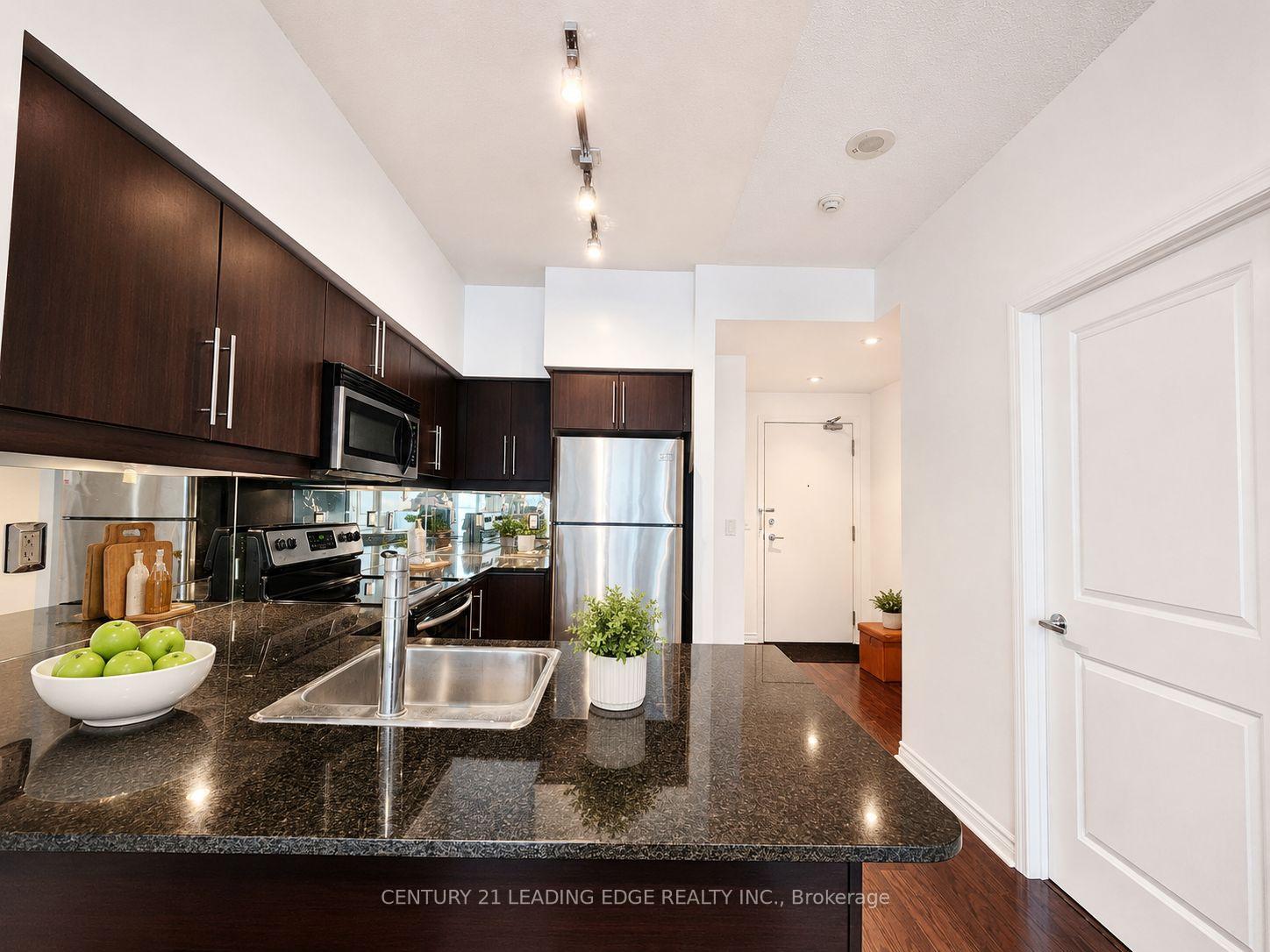 Photo 5 of Unit 404, 2885 Bayview Avenue, North York, Bayview Village — HOMEH