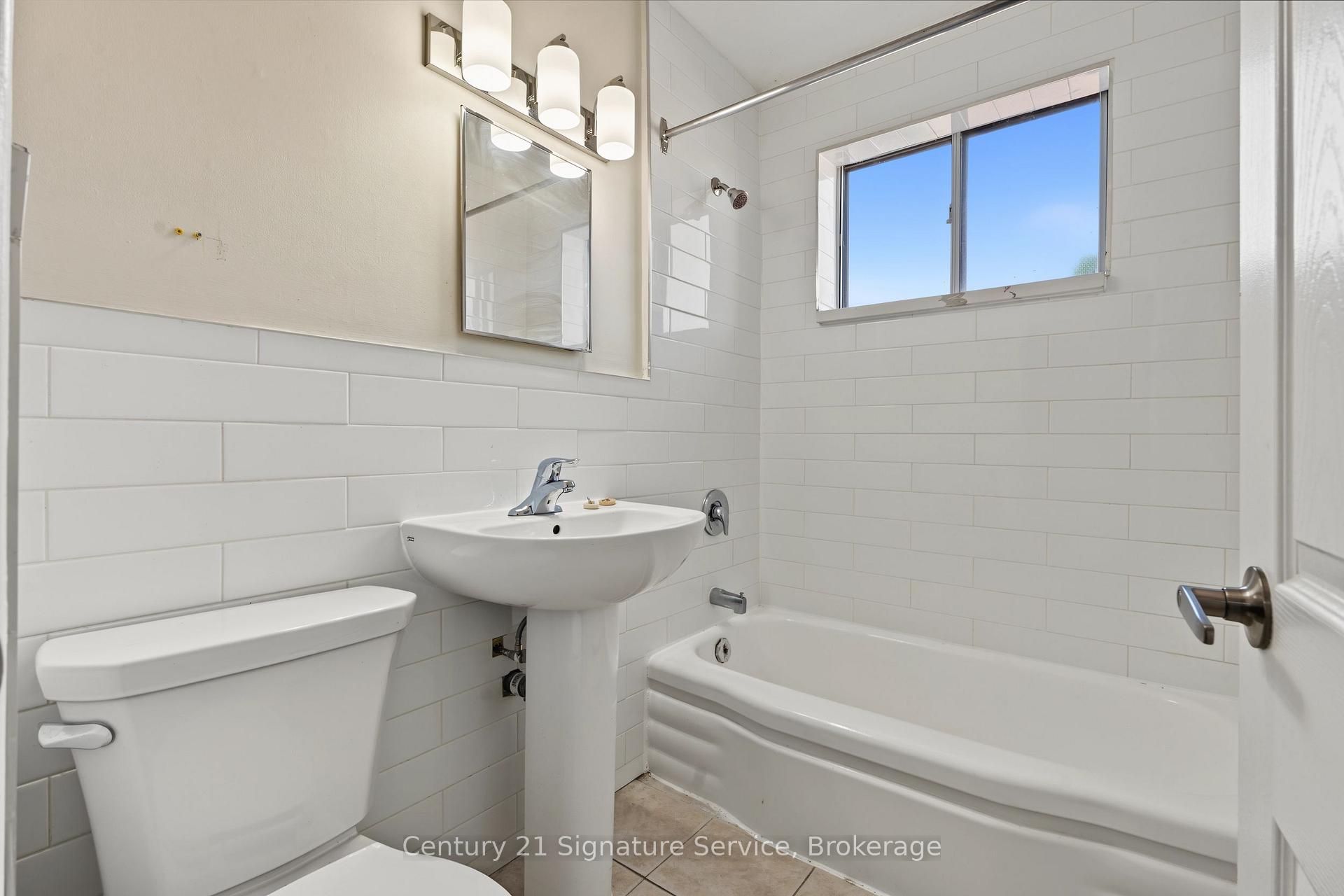 Photo 14 of 1254 Fennell Avenue E, Hamilton, Huntington — HOMEH