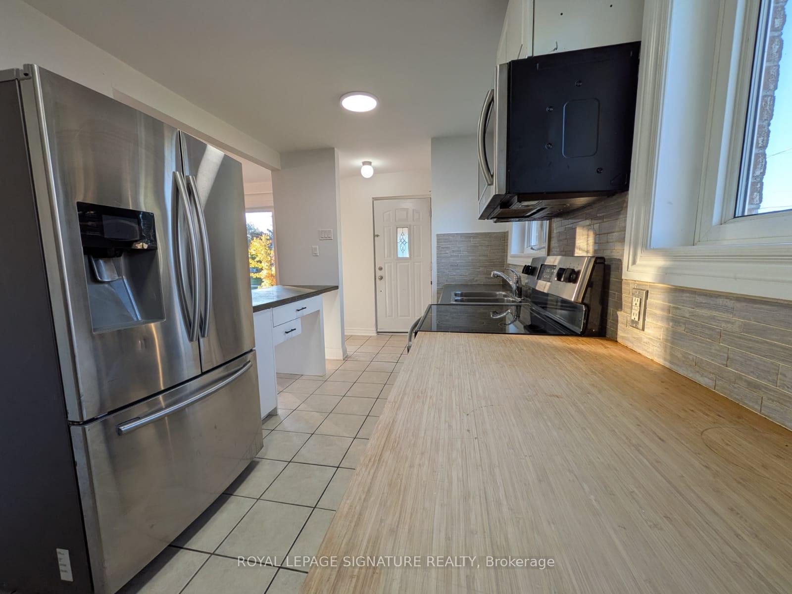 Photo 4 of 26 Trinnell Boulevard, Scarborough, Clairlea-Birchmount — HOMEH