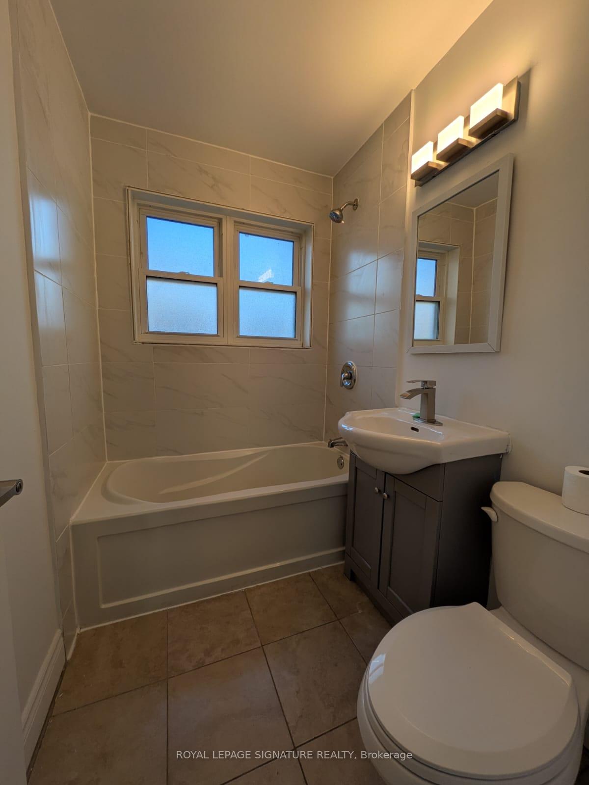 Photo 6 of 26 Trinnell Boulevard, Scarborough, Clairlea-Birchmount — HOMEH