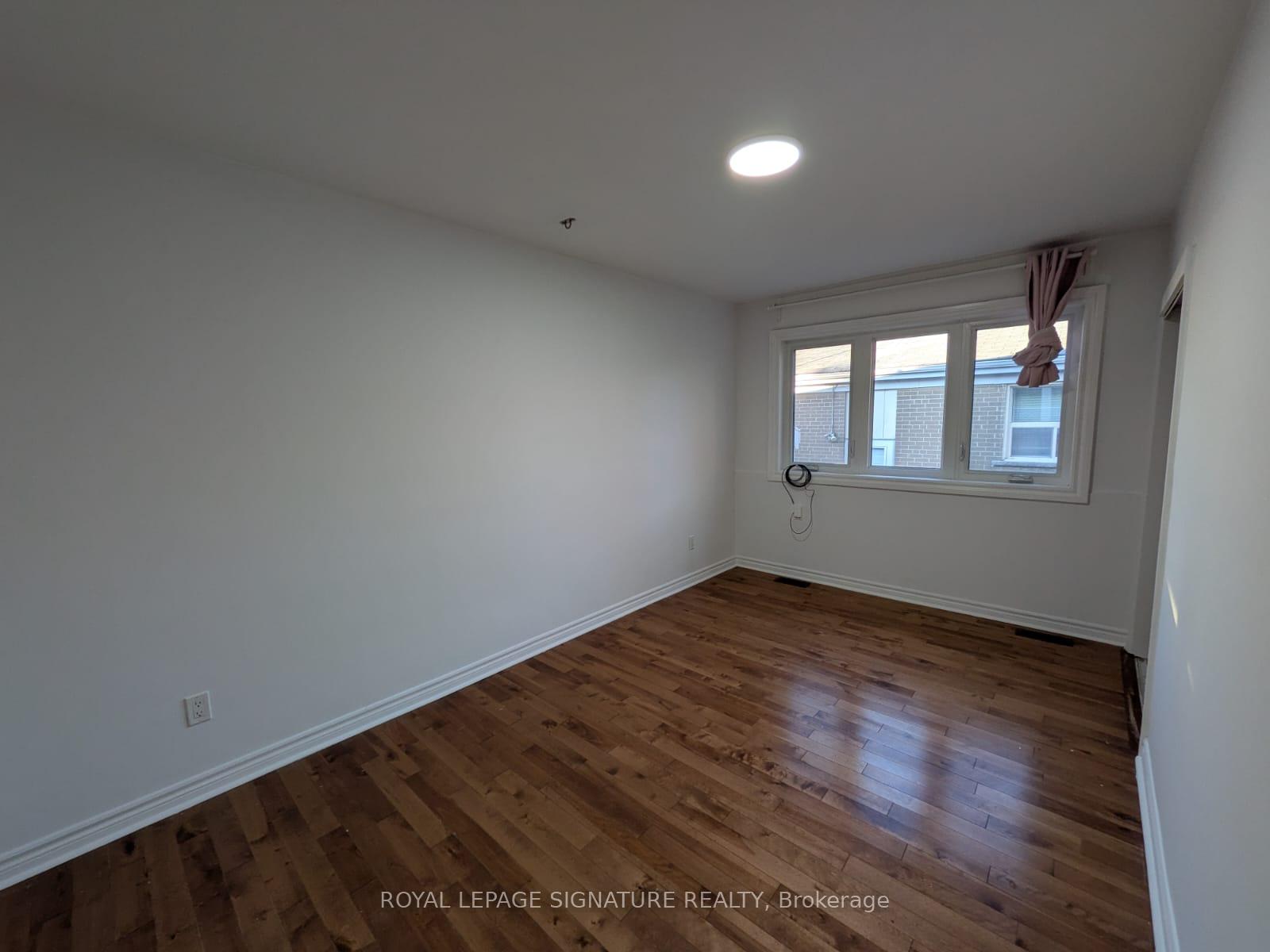 Photo 7 of 26 Trinnell Boulevard, Scarborough, Clairlea-Birchmount — HOMEH