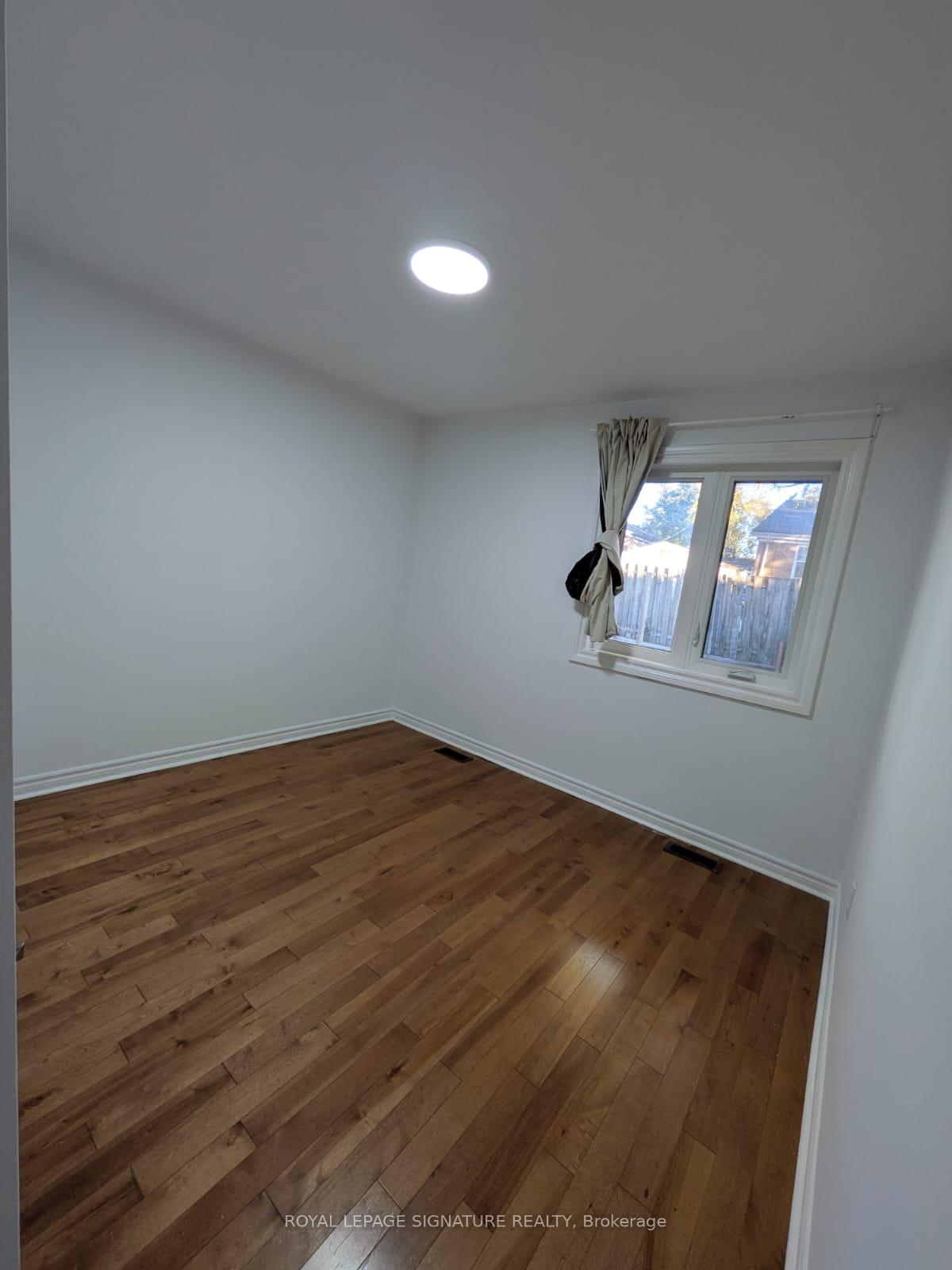 Photo 8 of 26 Trinnell Boulevard, Scarborough, Clairlea-Birchmount — HOMEH