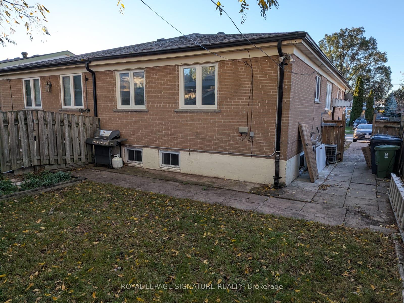 Photo 11 of 26 Trinnell Boulevard, Scarborough, Clairlea-Birchmount — HOMEH
