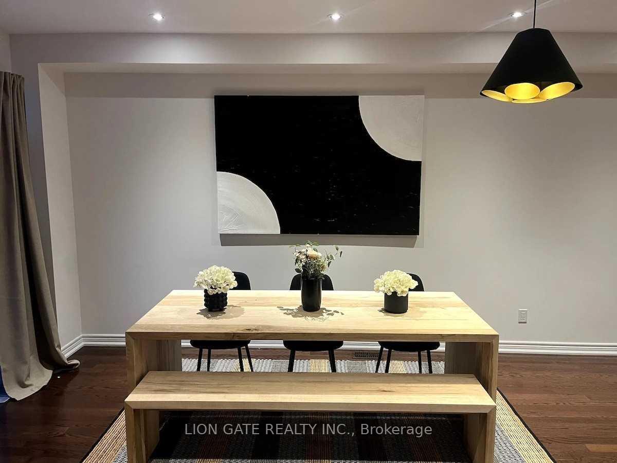 Photo 2 of 46 Rabbit Lane, Etobicoke, Eringate-Centennial-West Deane — HOMEH