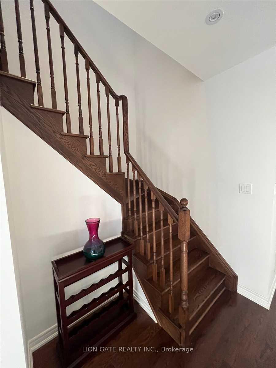 Photo 25 of 46 Rabbit Lane, Etobicoke, Eringate-Centennial-West Deane — HOMEH