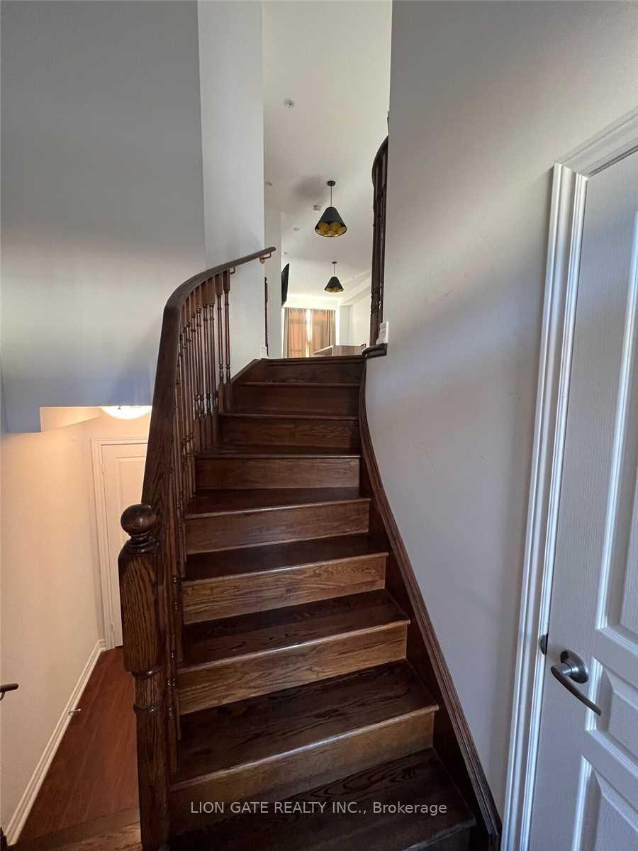 Photo 28 of 46 Rabbit Lane, Etobicoke, Eringate-Centennial-West Deane — HOMEH
