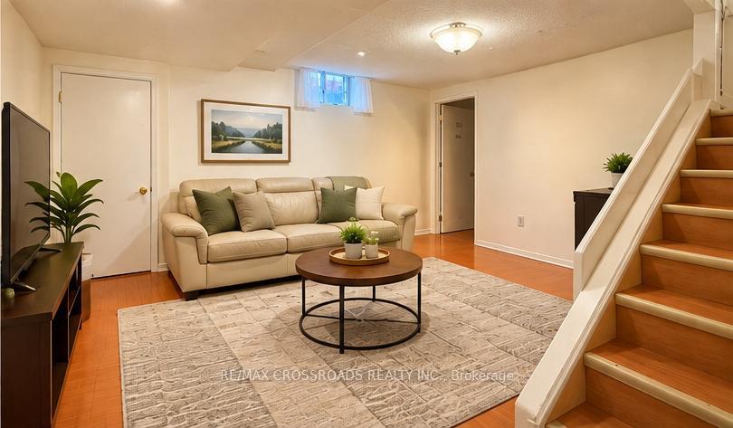 Photo 2 of 52 Norman Ross Drive, Markham, Middlefield — HOMEH