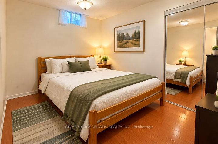 Photo 3 of 52 Norman Ross Drive, Markham, Middlefield — HOMEH