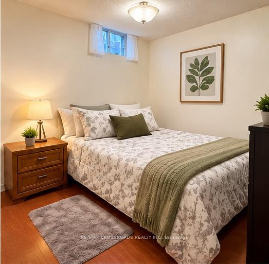 Photo 4 of 52 Norman Ross Drive, Markham, Middlefield — HOMEH