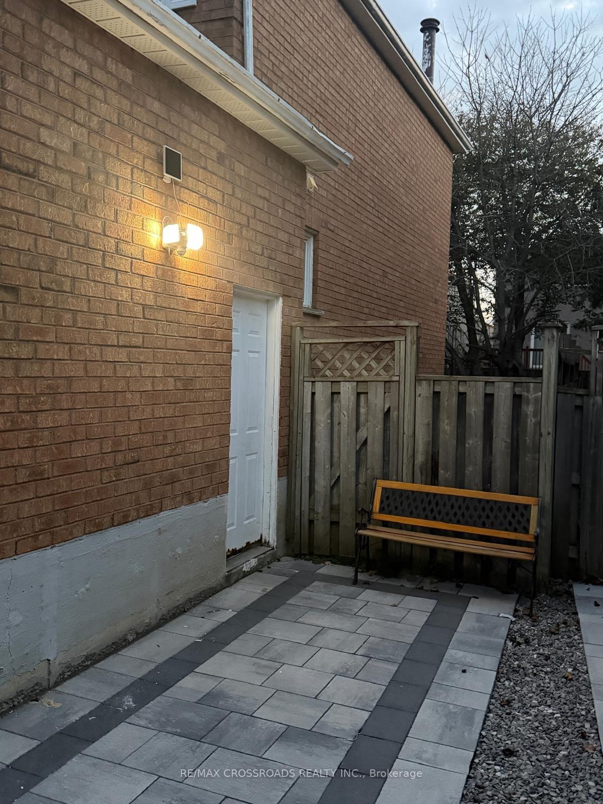 Photo 7 of 52 Norman Ross Drive, Markham, Middlefield — HOMEH