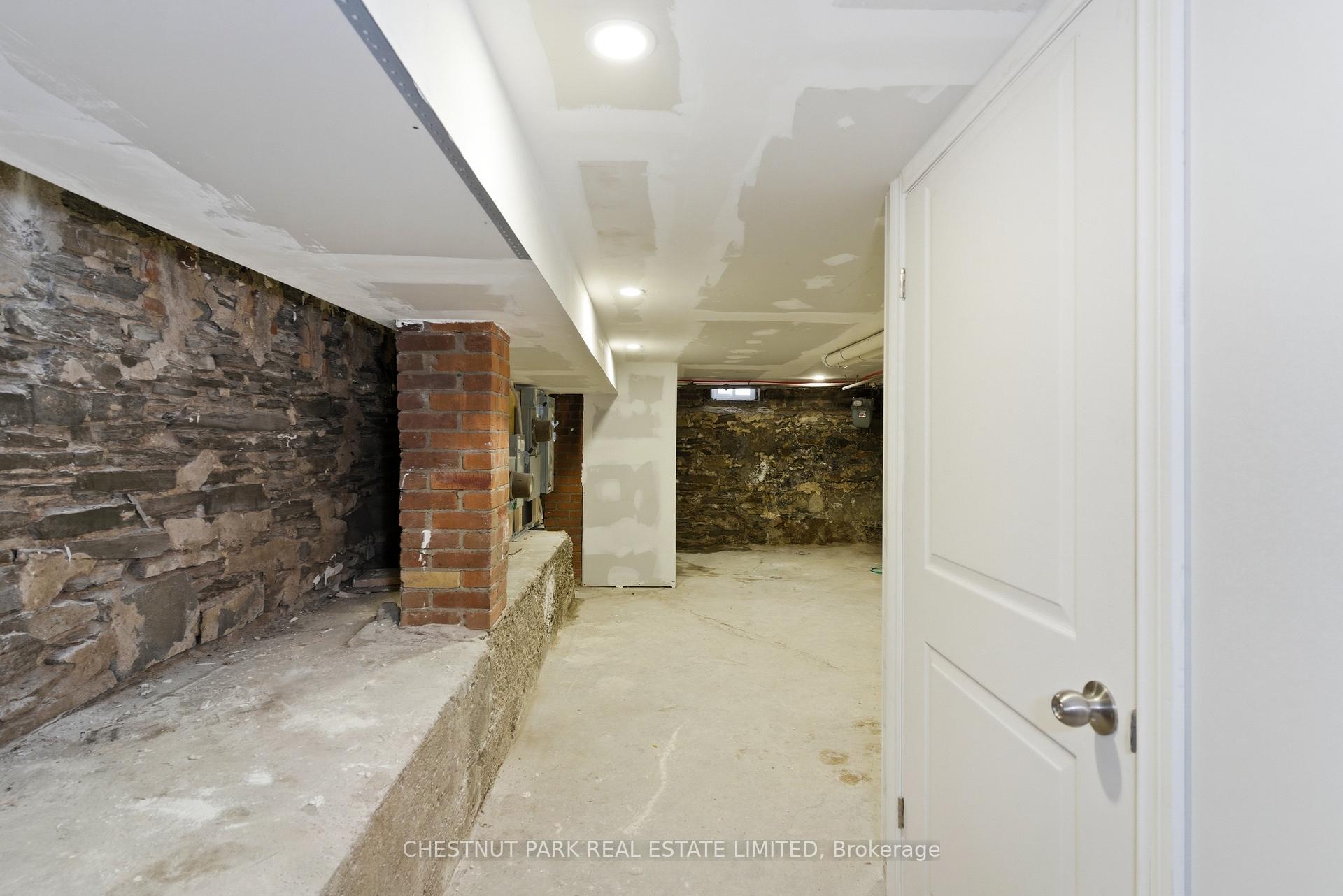 Photo 33 of 41 Roncesvalles Avenue, Toronto, Roncesvalles — HOMEH