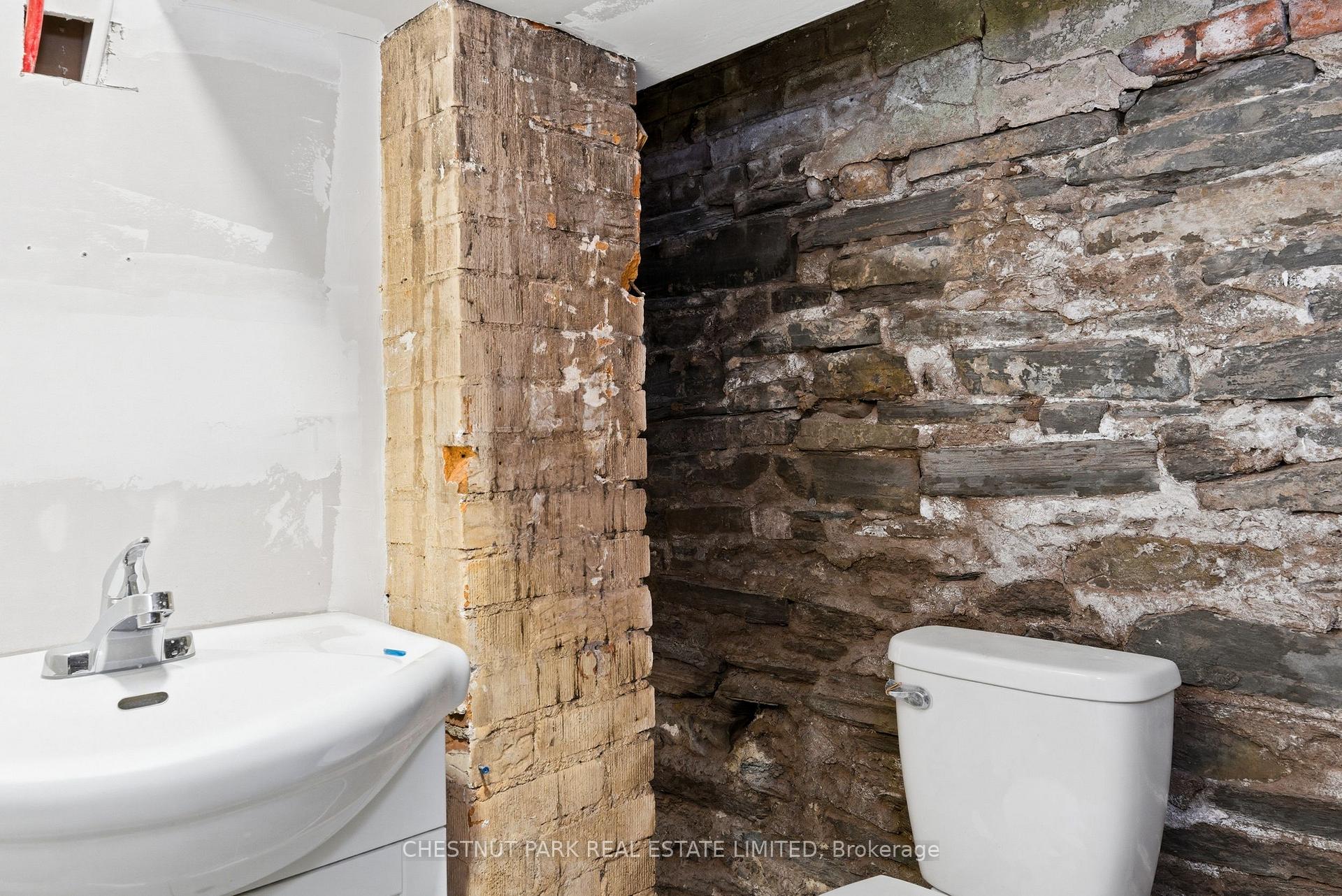 Photo 36 of 41 Roncesvalles Avenue, Toronto, Roncesvalles — HOMEH