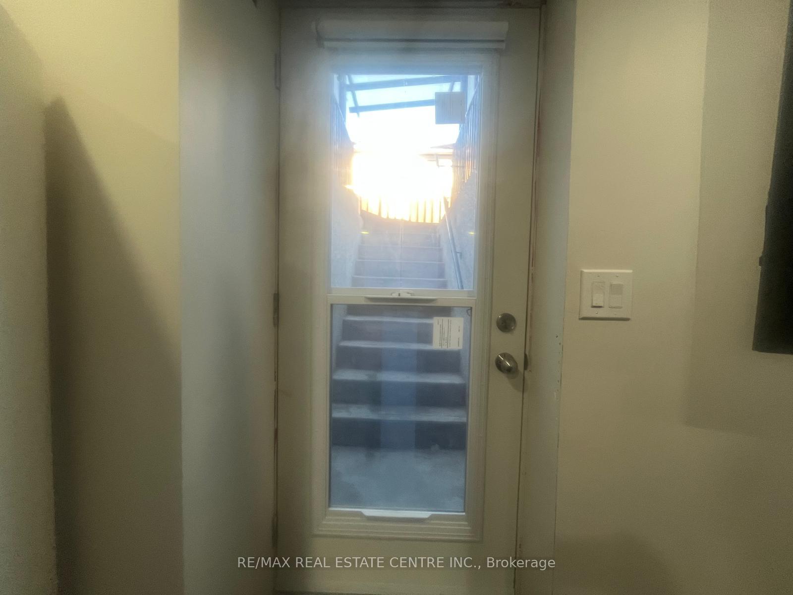 Photo 3 of 210 Valleyway Drive, Brampton, Credit Valley — HOMEH