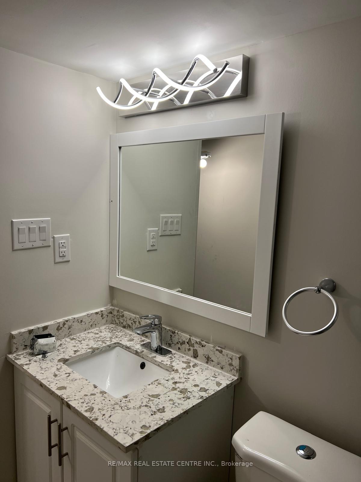 Photo 10 of 210 Valleyway Drive, Brampton, Credit Valley — HOMEH