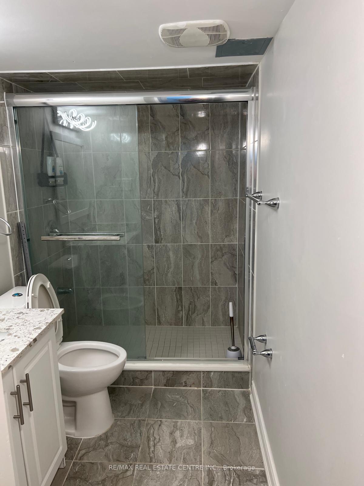 Photo 11 of 210 Valleyway Drive, Brampton, Credit Valley — HOMEH