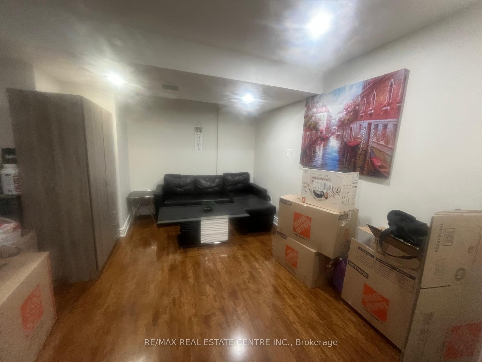 Photo 12 of 210 Valleyway Drive, Brampton, Credit Valley — HOMEH