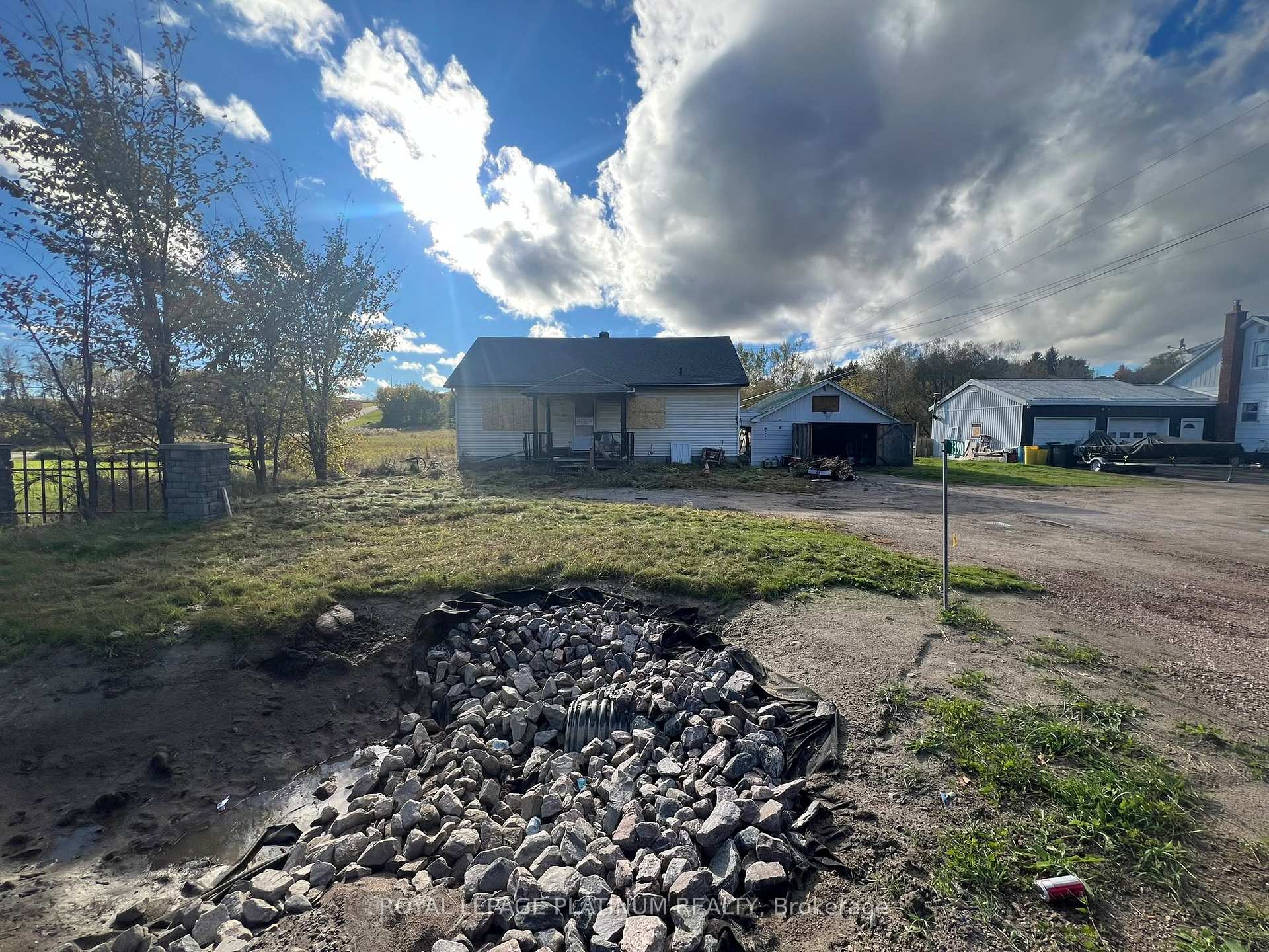 Photo 1 of 1390 Pembroke Street E, Laurentian Valley, Laurentian Valley — HOMEH