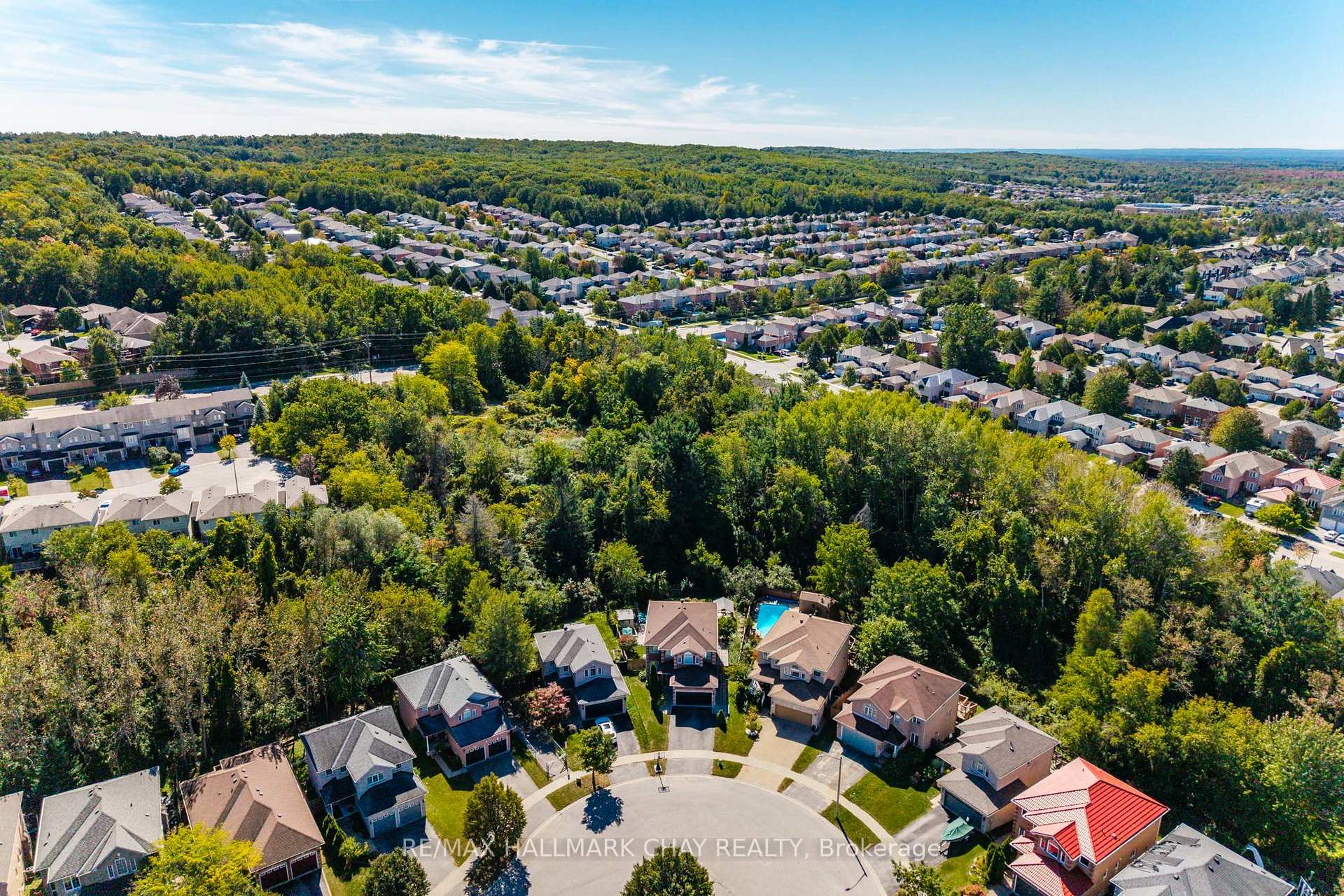 Photo 2 of 31 Mckenzie Crescent, Barrie, Ardagh — HOMEH