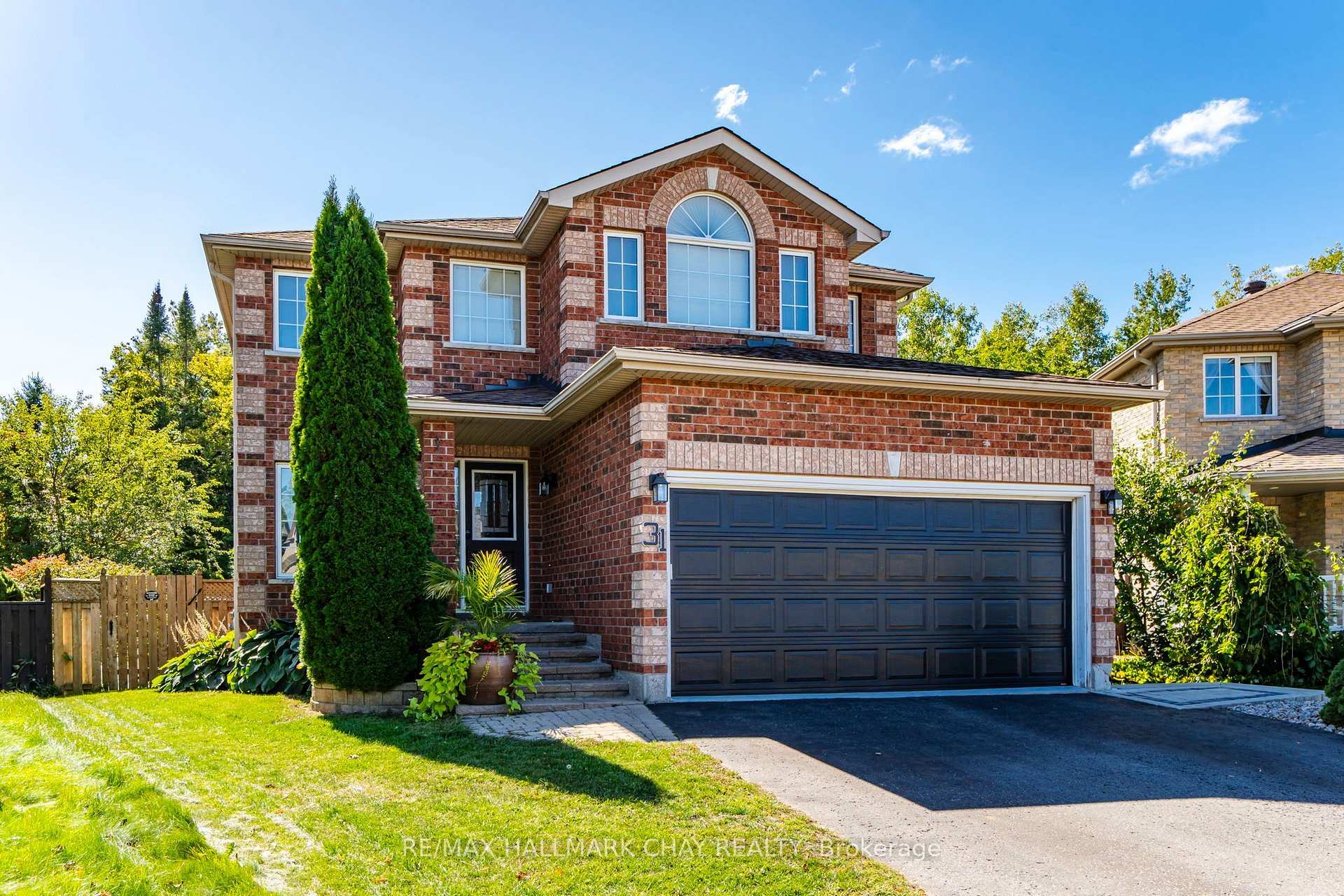 Photo 3 of 31 Mckenzie Crescent, Barrie, Ardagh — HOMEH