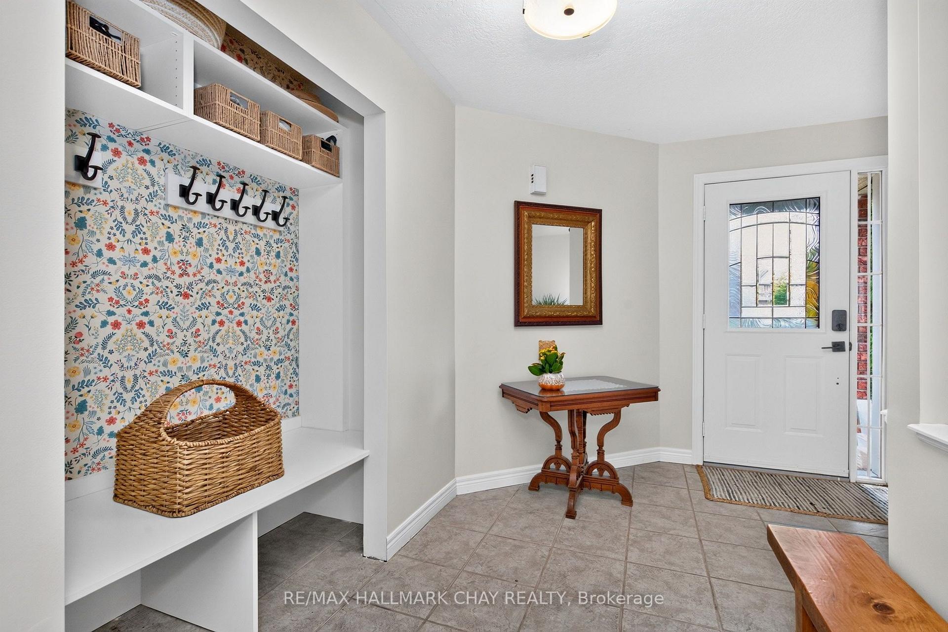 Photo 4 of 31 Mckenzie Crescent, Barrie, Ardagh — HOMEH