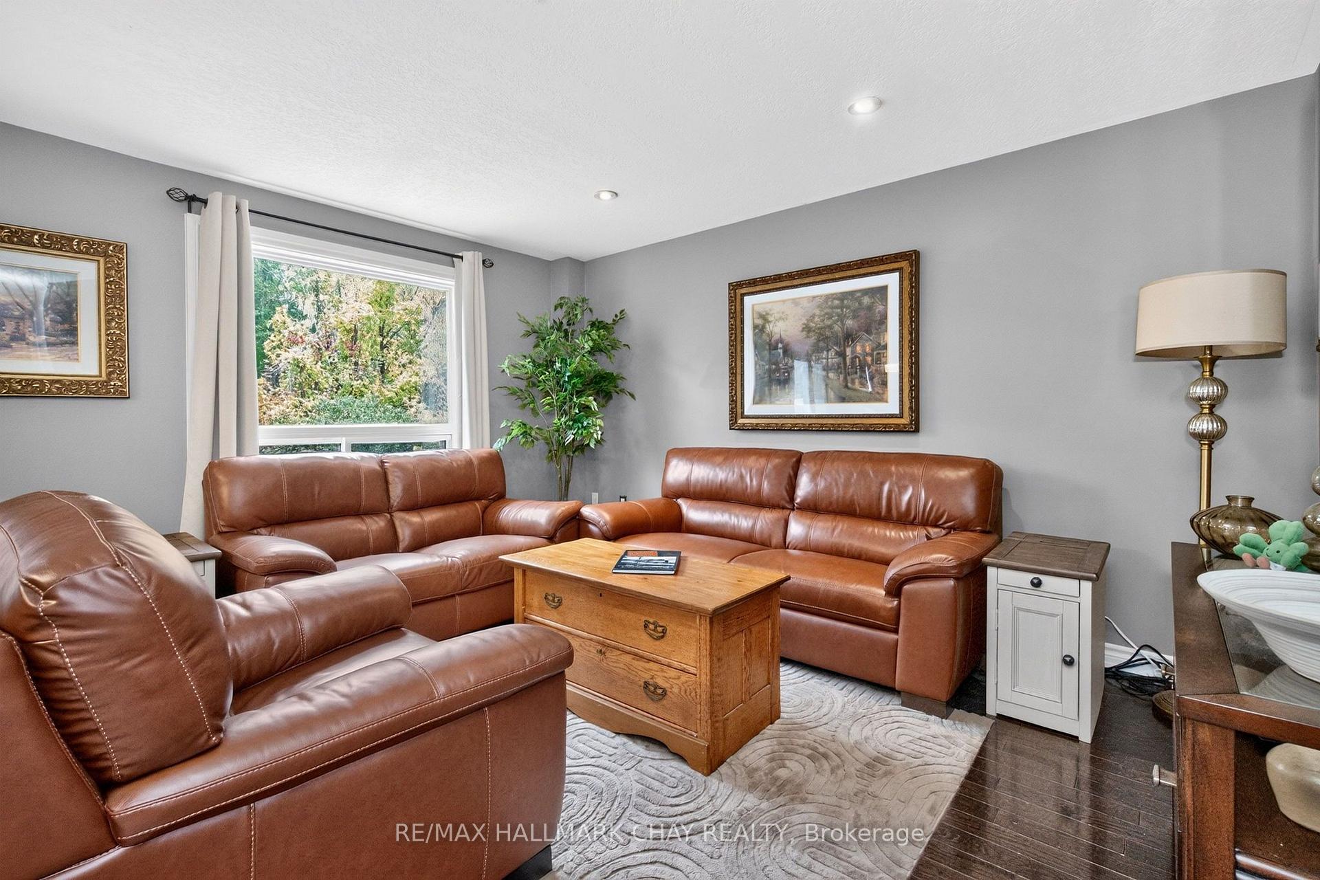 Photo 8 of 31 Mckenzie Crescent, Barrie, Ardagh — HOMEH