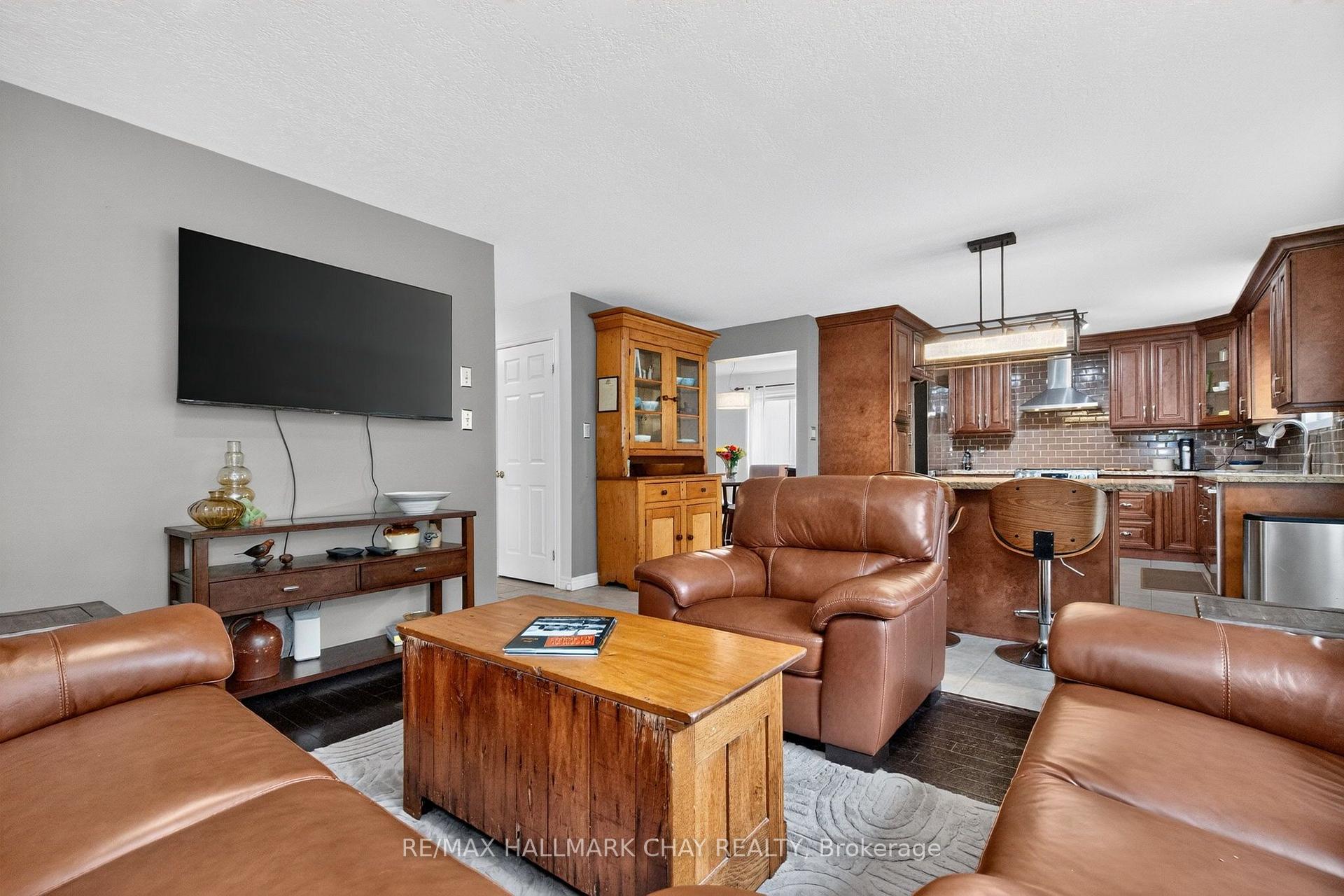 Photo 9 of 31 Mckenzie Crescent, Barrie, Ardagh — HOMEH