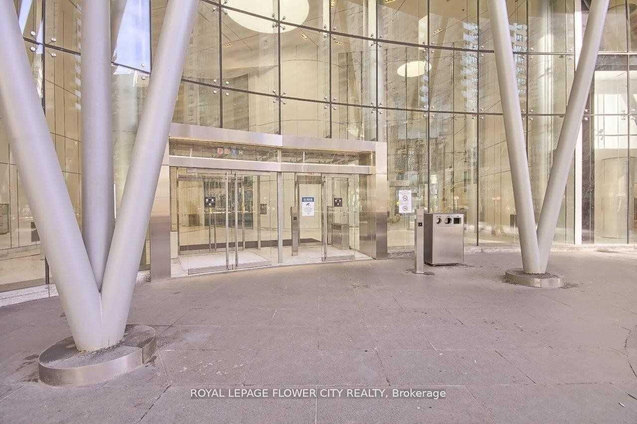 Photo 3 of Unit 901, 12 York Street, Toronto, Waterfront Communities — HOMEH