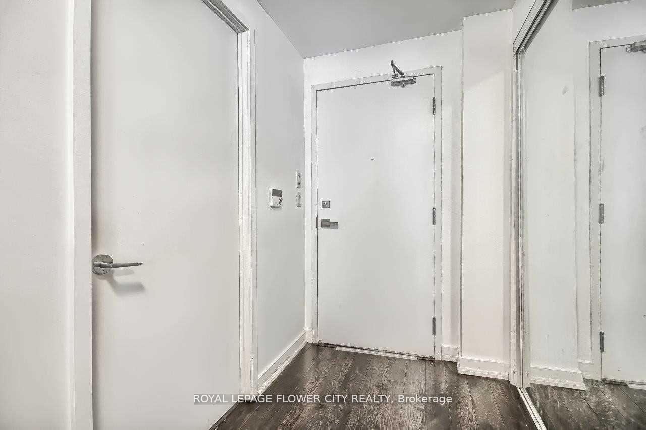 Photo 8 of Unit 901, 12 York Street, Toronto, Waterfront Communities — HOMEH