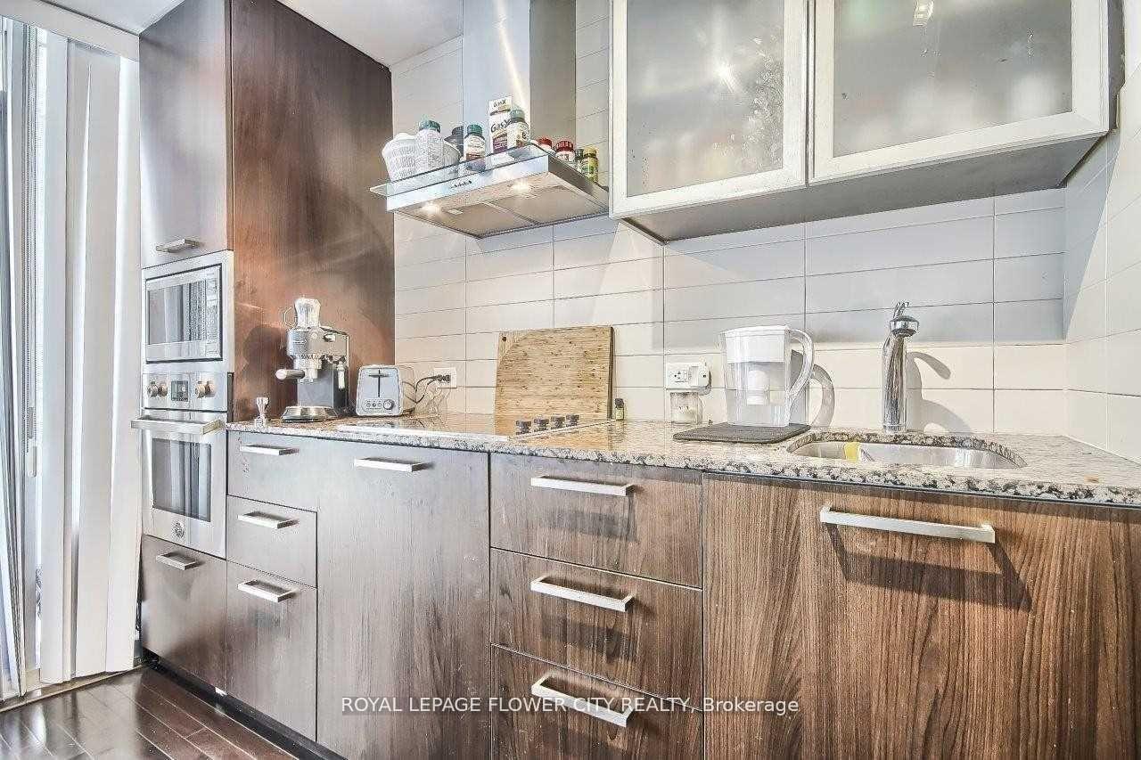 Photo 10 of Unit 901, 12 York Street, Toronto, Waterfront Communities — HOMEH
