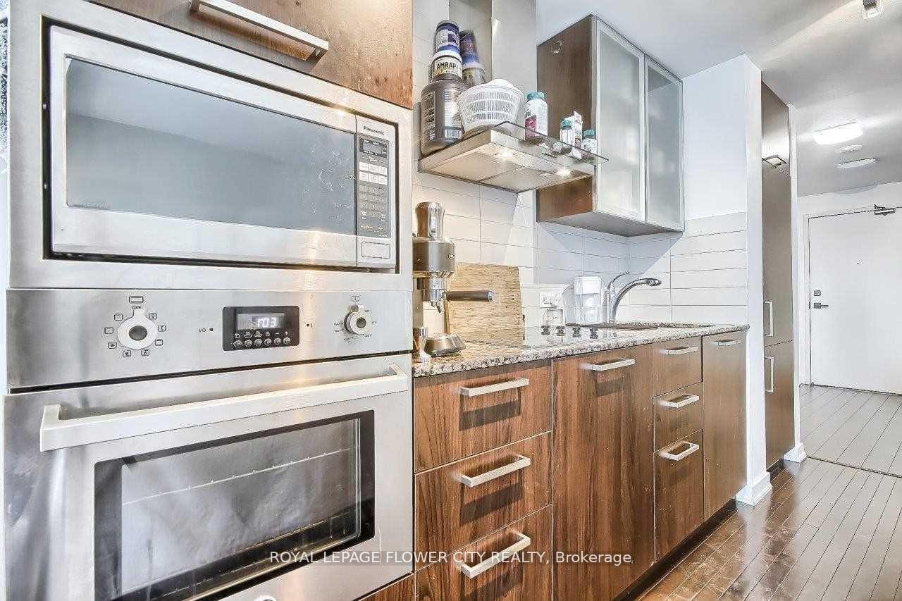 Photo 12 of Unit 901, 12 York Street, Toronto, Waterfront Communities — HOMEH