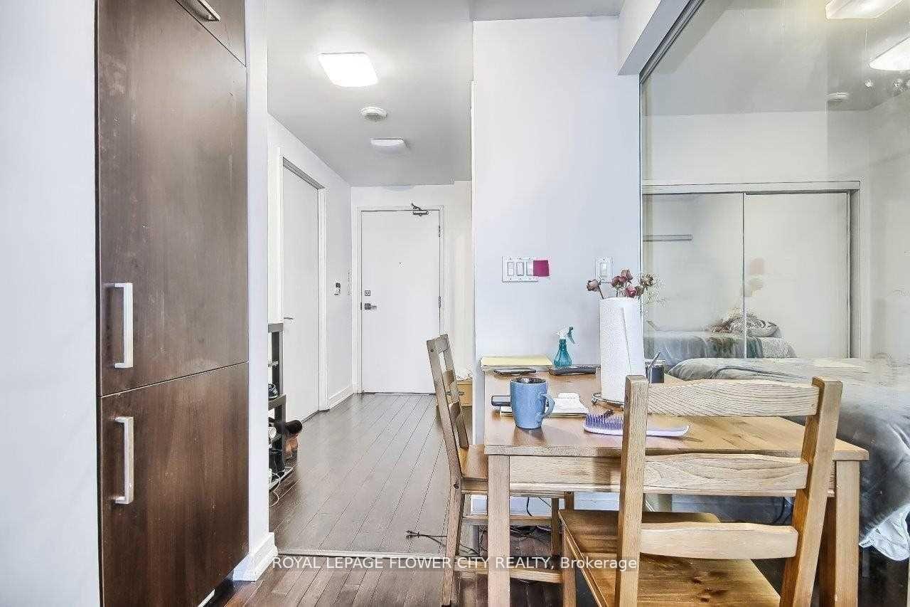 Photo 13 of Unit 901, 12 York Street, Toronto, Waterfront Communities — HOMEH