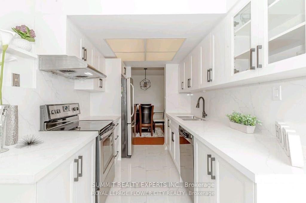 Photo 5 of Unit 609, 30 Malta Avenue, Brampton, Fletcher's Creek South — HOMEH