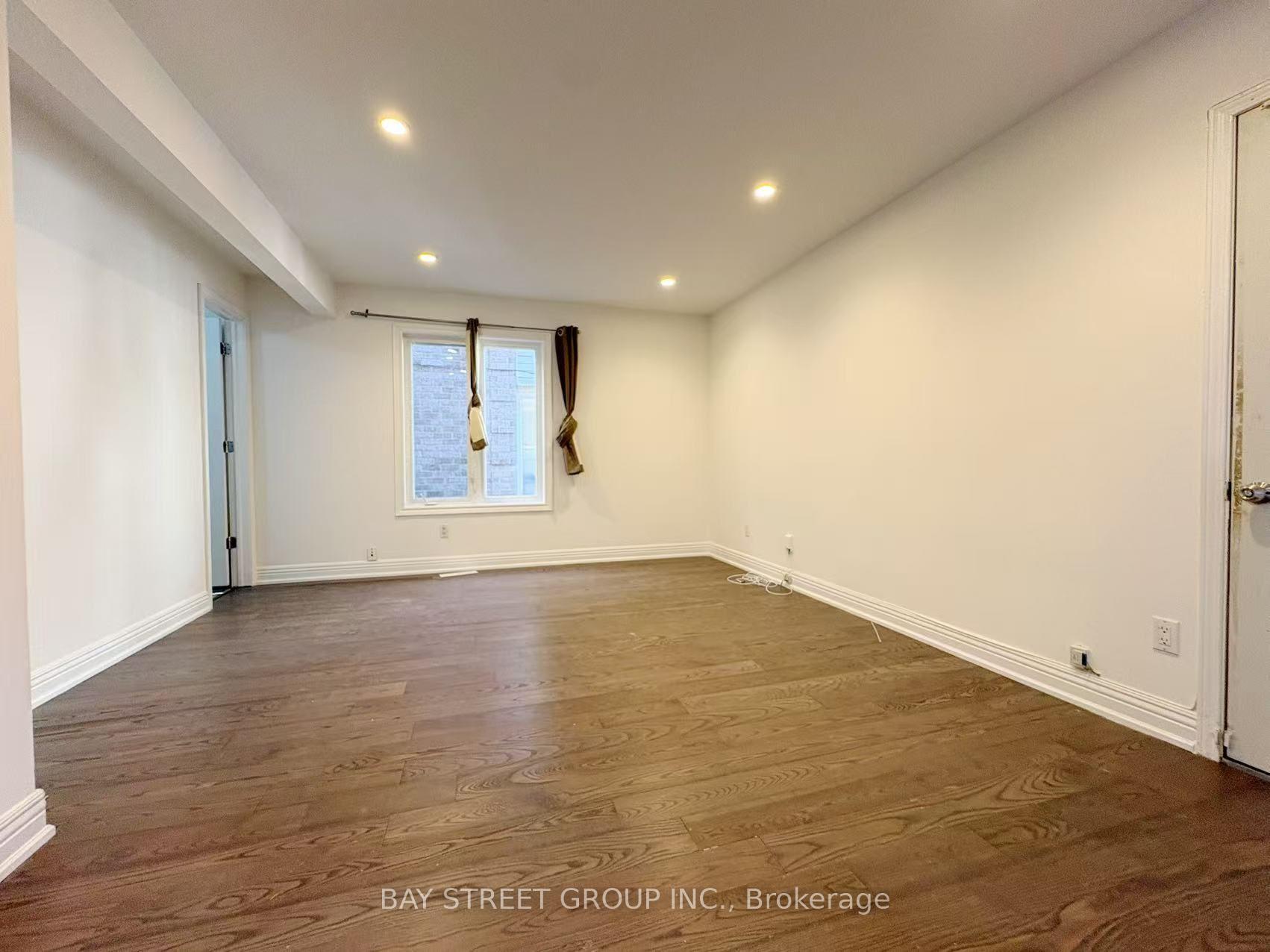 Photo 4 of 48 New Forest Square, Scarborough, Steeles — HOMEH