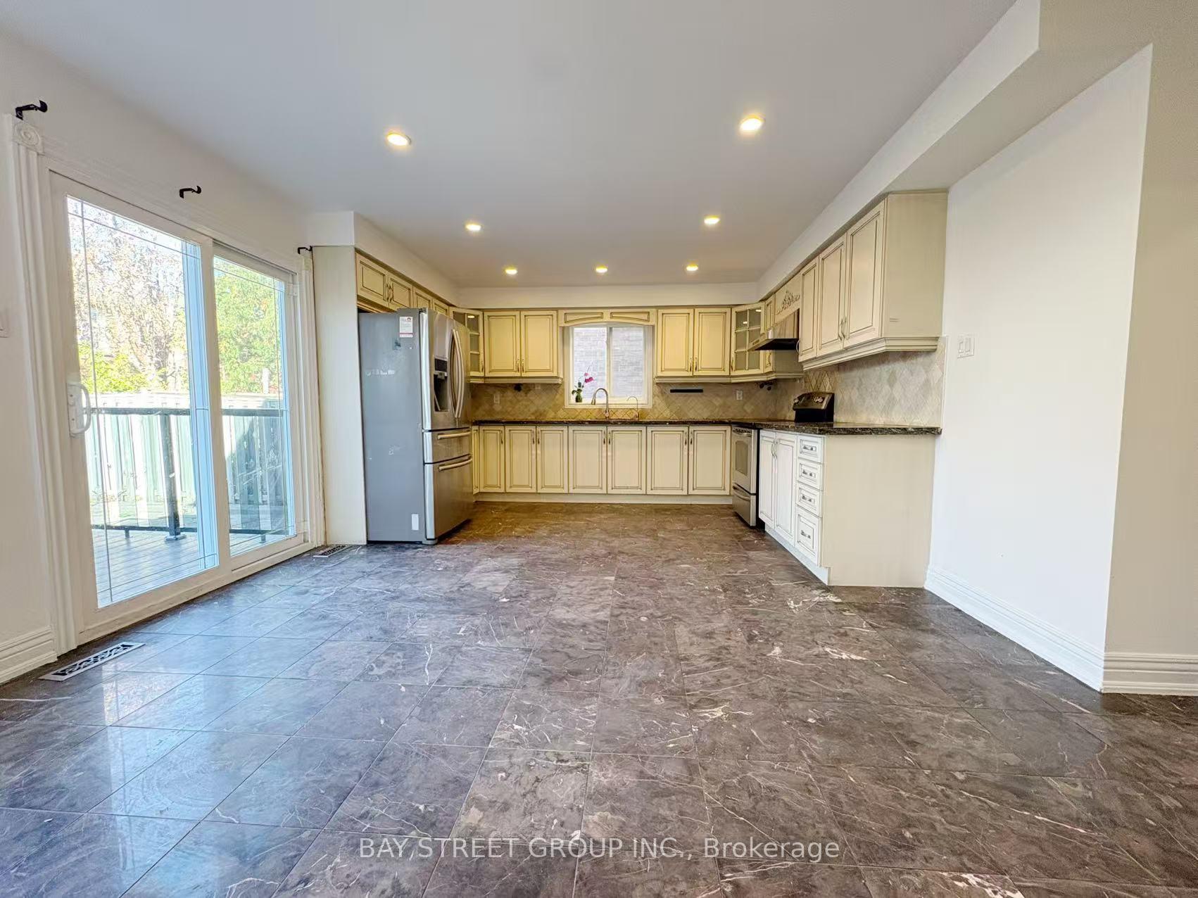 Photo 6 of 48 New Forest Square, Scarborough, Steeles — HOMEH