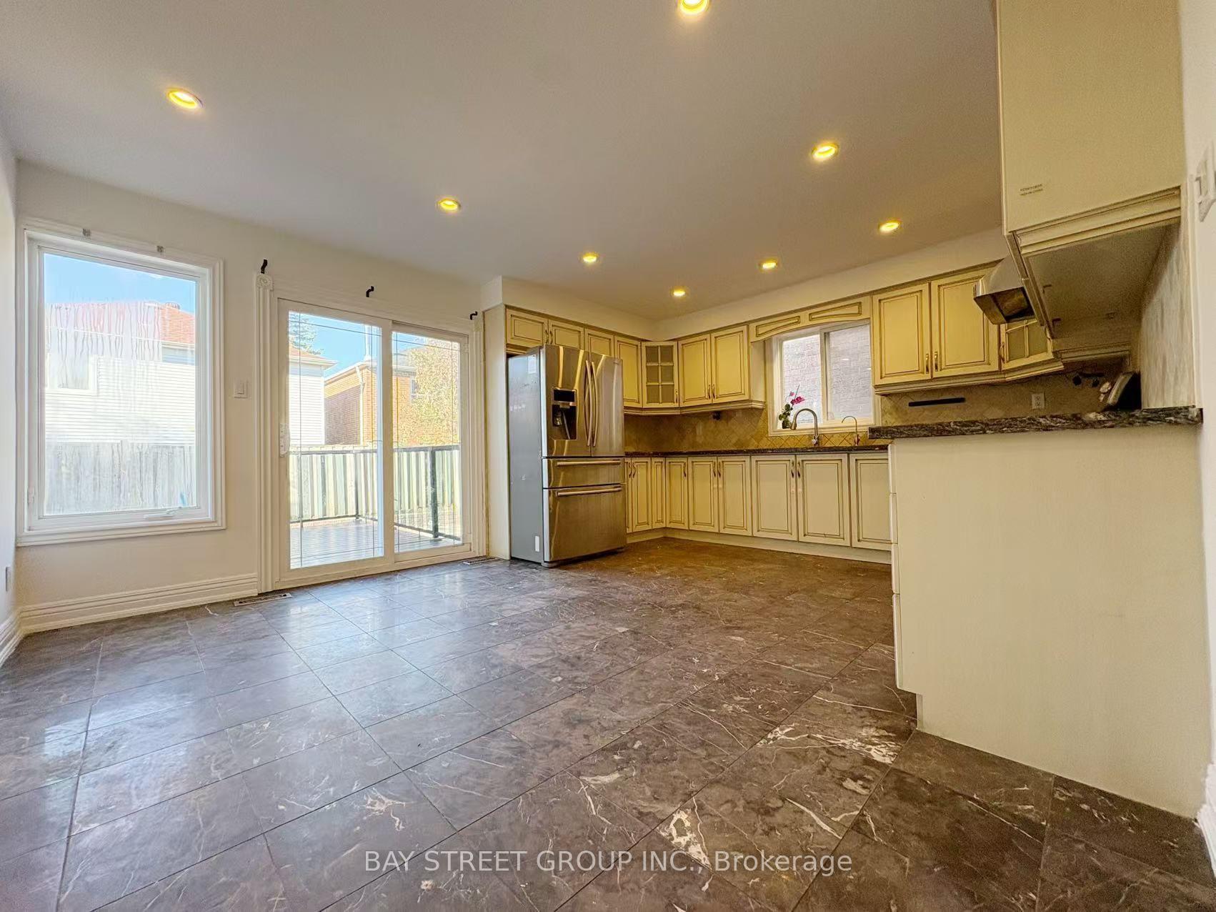Photo 7 of 48 New Forest Square, Scarborough, Steeles — HOMEH