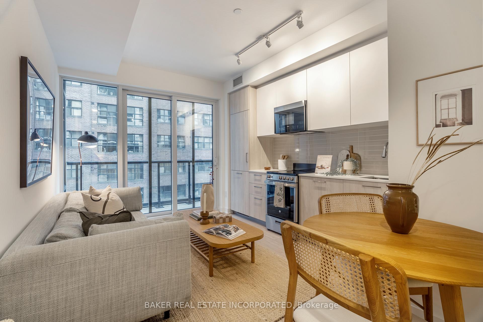 Photo of Unit 401, 65 Mutual Street