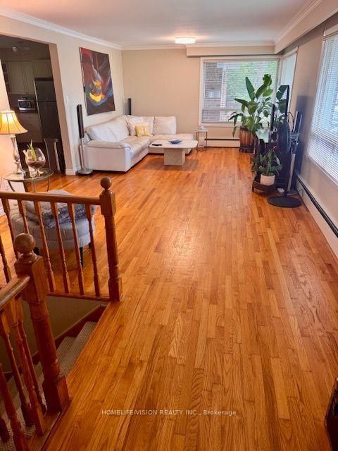Photo 3 of 103 Laurentide Drive, North York, Parkwoods-Donalda — HOMEH
