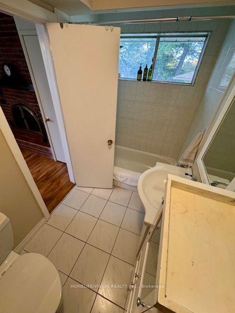 Photo 10 of 103 Laurentide Drive, North York, Parkwoods-Donalda — HOMEH