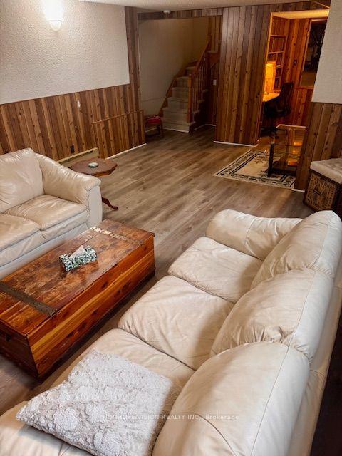 Photo 14 of 103 Laurentide Drive, North York, Parkwoods-Donalda — HOMEH
