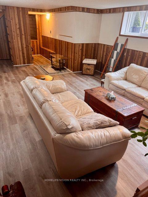 Photo 15 of 103 Laurentide Drive, North York, Parkwoods-Donalda — HOMEH