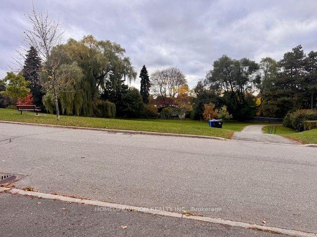 Photo 23 of 103 Laurentide Drive, North York, Parkwoods-Donalda — HOMEH