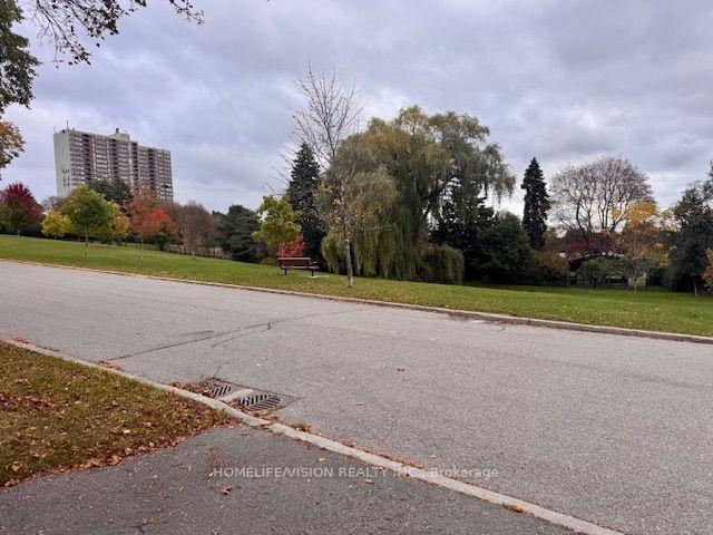 Photo 24 of 103 Laurentide Drive, North York, Parkwoods-Donalda — HOMEH